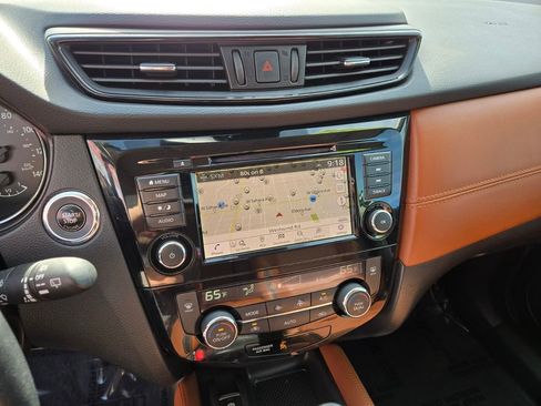 Used 2018 Nissan Rogue SL w/ Premium Package image 24