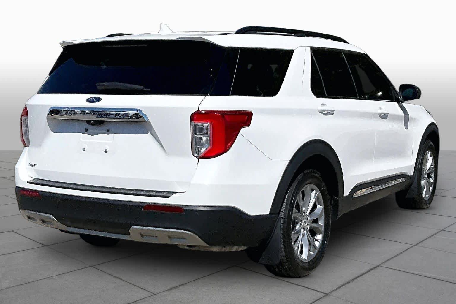 Used 2021 Ford Explorer XLT w/ Equipment Group 202A RWD image 13