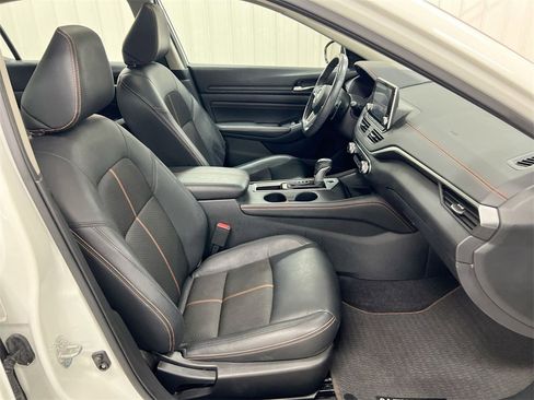 Used 2021 Nissan Altima 2.5 SR w/ SR Premium Package image 22
