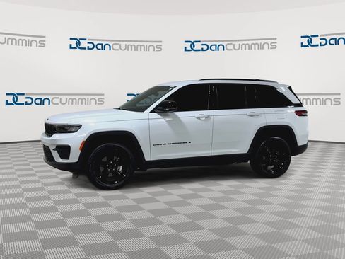 Used 2023 Jeep Grand Cherokee Altitude AWD/4WD image 6