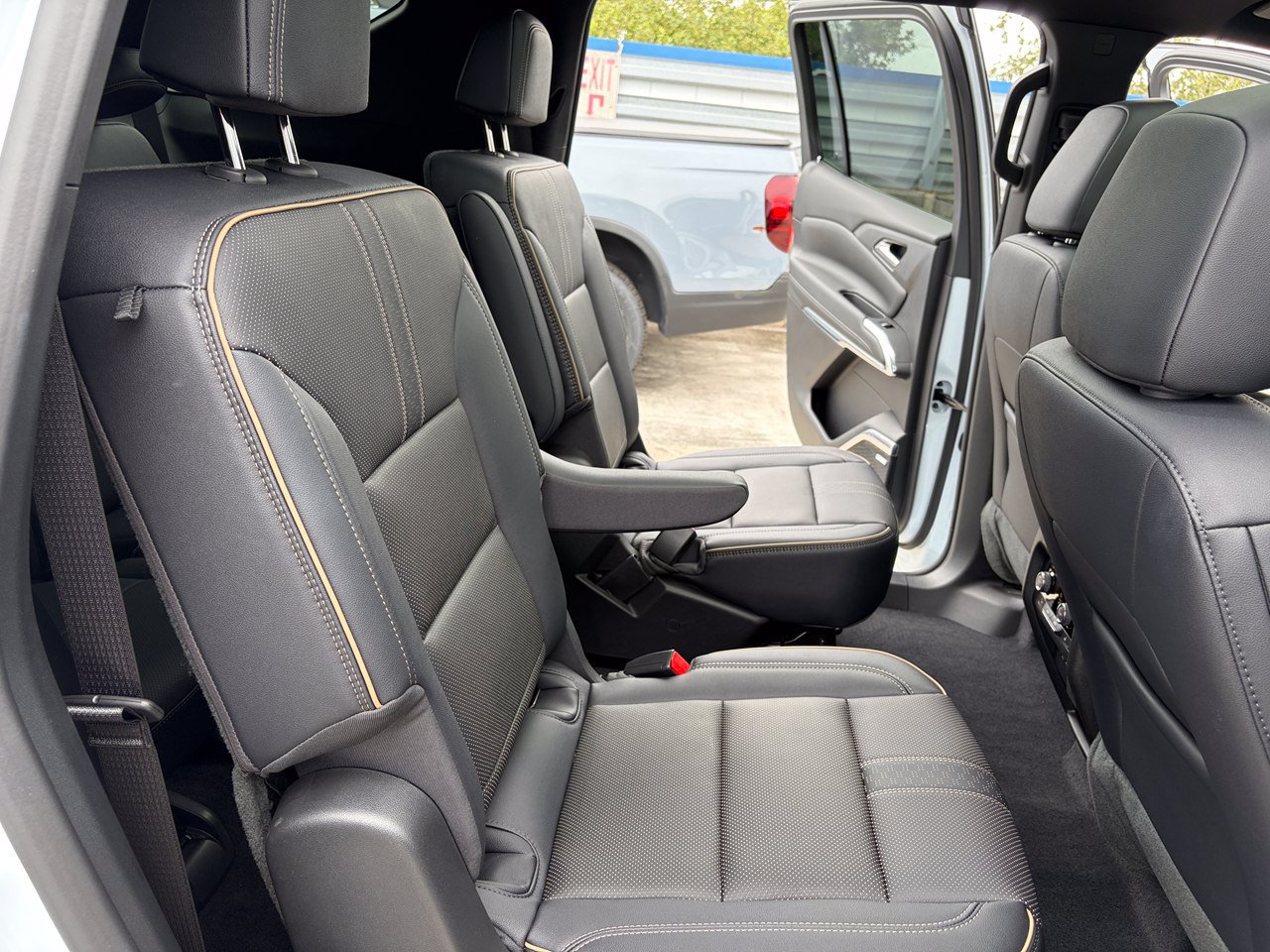 Used 2026 Chevrolet Traverse High Country FWD image 23