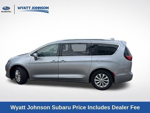 Used 2019 Chrysler Pacifica Touring-L FWD image 8