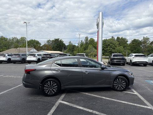 Certified 2023 Nissan Altima 2.5 SV w/ SV Premium Package AWD/4WD image 8