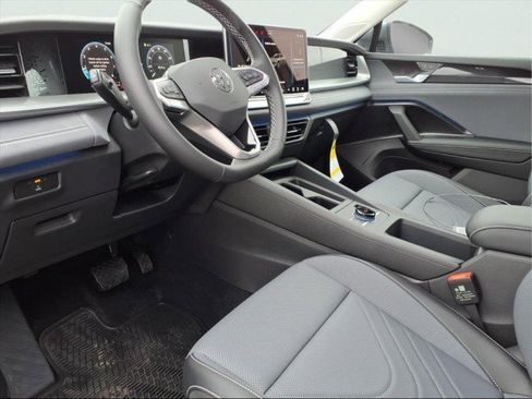 New 2026 Volkswagen Tiguan SE image 16