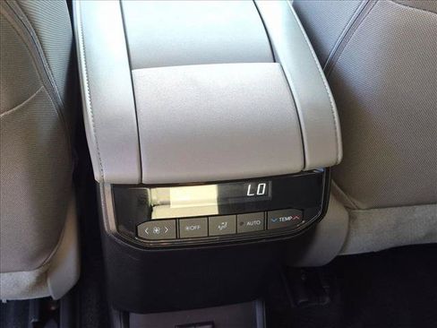 Used 2023 Toyota Highlander L AWD/4WD image 16