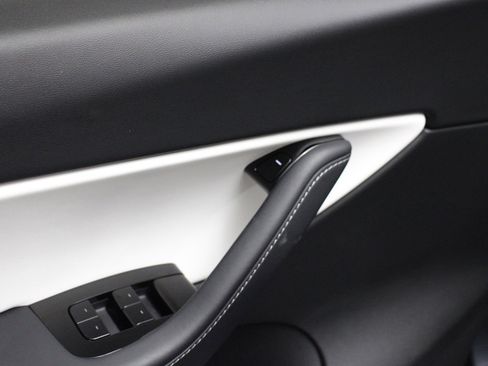 Used 2020 Tesla Model Y Long Range image 47