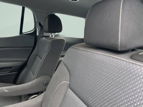 Used 2023 GMC Acadia SLE w/ Driver Convenience Package image 15