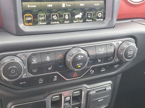 Used 2021 Jeep Wrangler Unlimited Rubicon w/ Uconnect 4C Nav & Sound Group AWD/4WD image 17