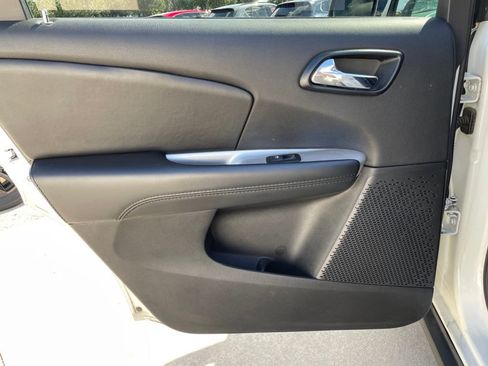 Used 2018 Dodge Journey SE w/ Popular Equipment Group FWD image 19