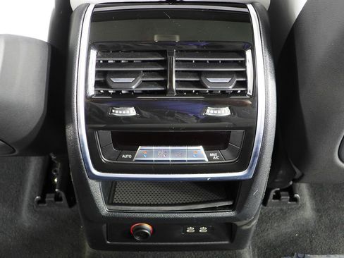 Used 2024 BMW X7 xDrive40i w/ M Sport Package AWD/4WD image 25