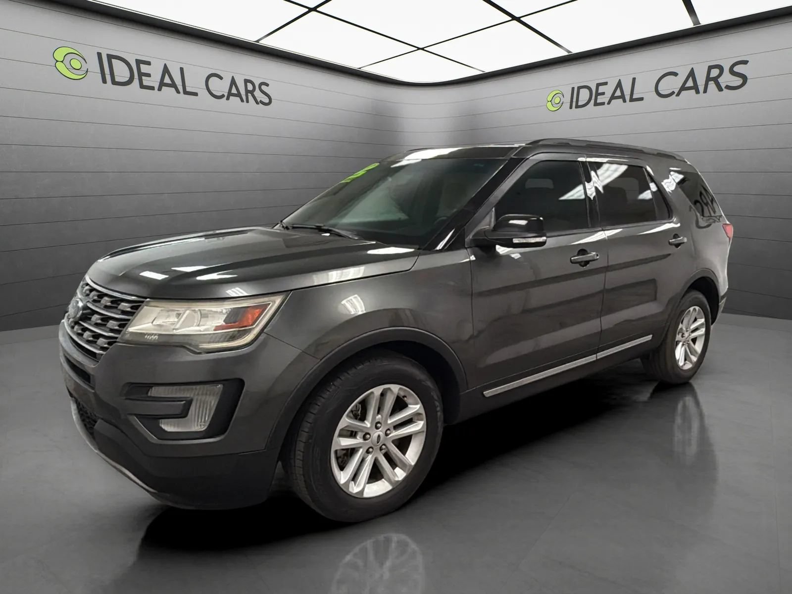 Used 2017 Ford Explorer XLT w/ Equipment Group 201A FWD image 1