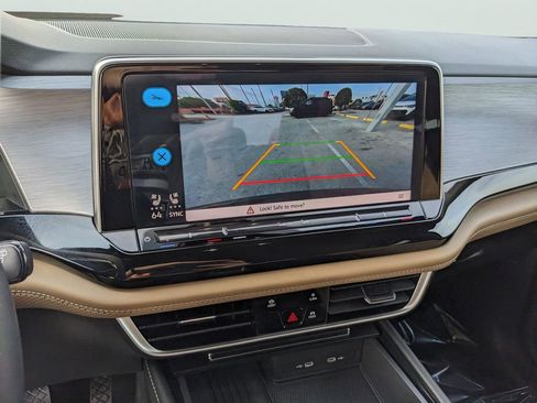 Certified 2025 Volkswagen Atlas Cross Sport SE image 21