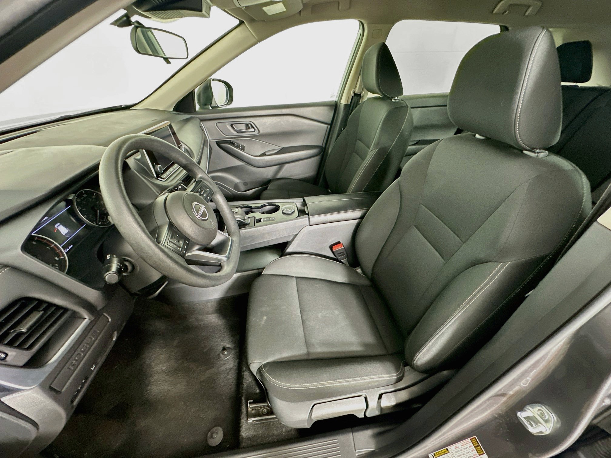 Used 2024 Nissan Rogue S AWD/4WD image 13