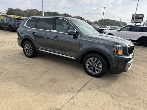 Used 2024 Kia Telluride LX image 10