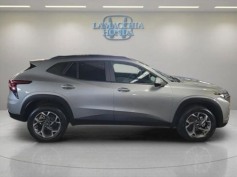 Used 2024 Chevrolet Trax LT w/ Driver Confidence Package image 6