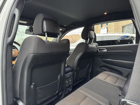 Used 2019 Jeep Grand Cherokee Laredo w/ Security & Convenience Group image 35