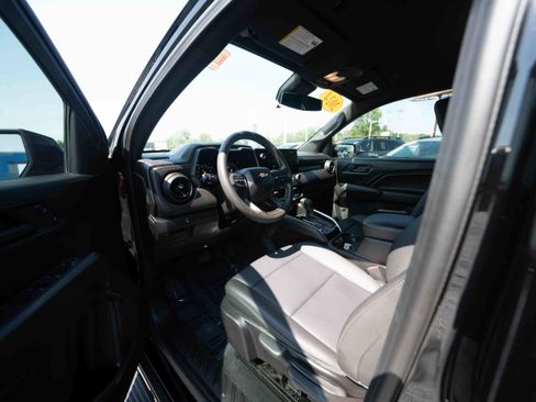 Used 2024 Chevrolet Colorado W/T w/ Safety Package AWD/4WD image 8