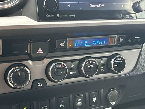 Used 2017 Toyota Tacoma TRD Off-Road w/ Premium & Technology Package image 23