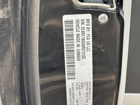Used 2022 Chrysler Pacifica Touring-L w/ Uconnect Theater Family Group FWD image 10