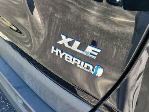 Used 2021 Toyota RAV4 XLE w/ Convenience Package AWD/4WD image 11