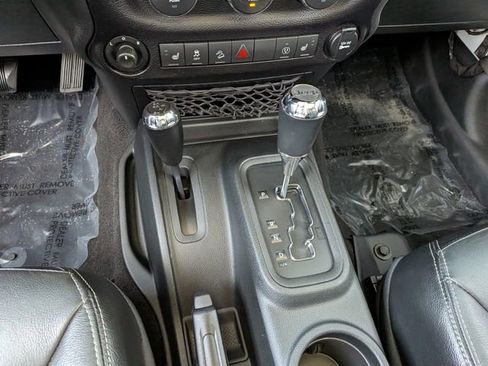Used 2018 Jeep Wrangler Unlimited Sahara w/ Connectivity Group AWD/4WD image 26