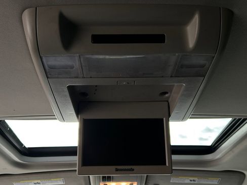 Used 2013 Chevrolet Suburban LT image 31