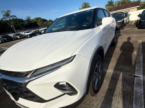 Used 2025 Chevrolet Blazer LT AWD/4WD image 1