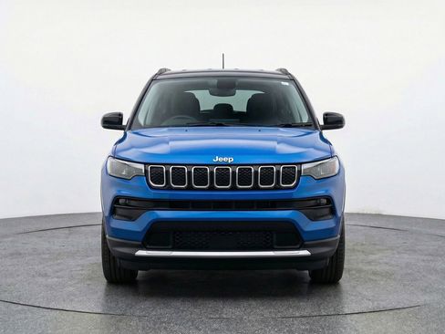 Used 2025 Jeep Compass Limited image 2