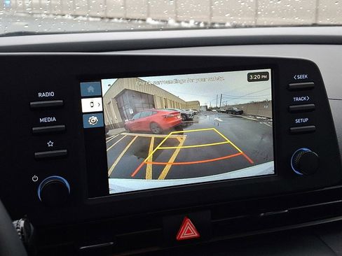 Certified 2025 Hyundai Elantra Sport image 18