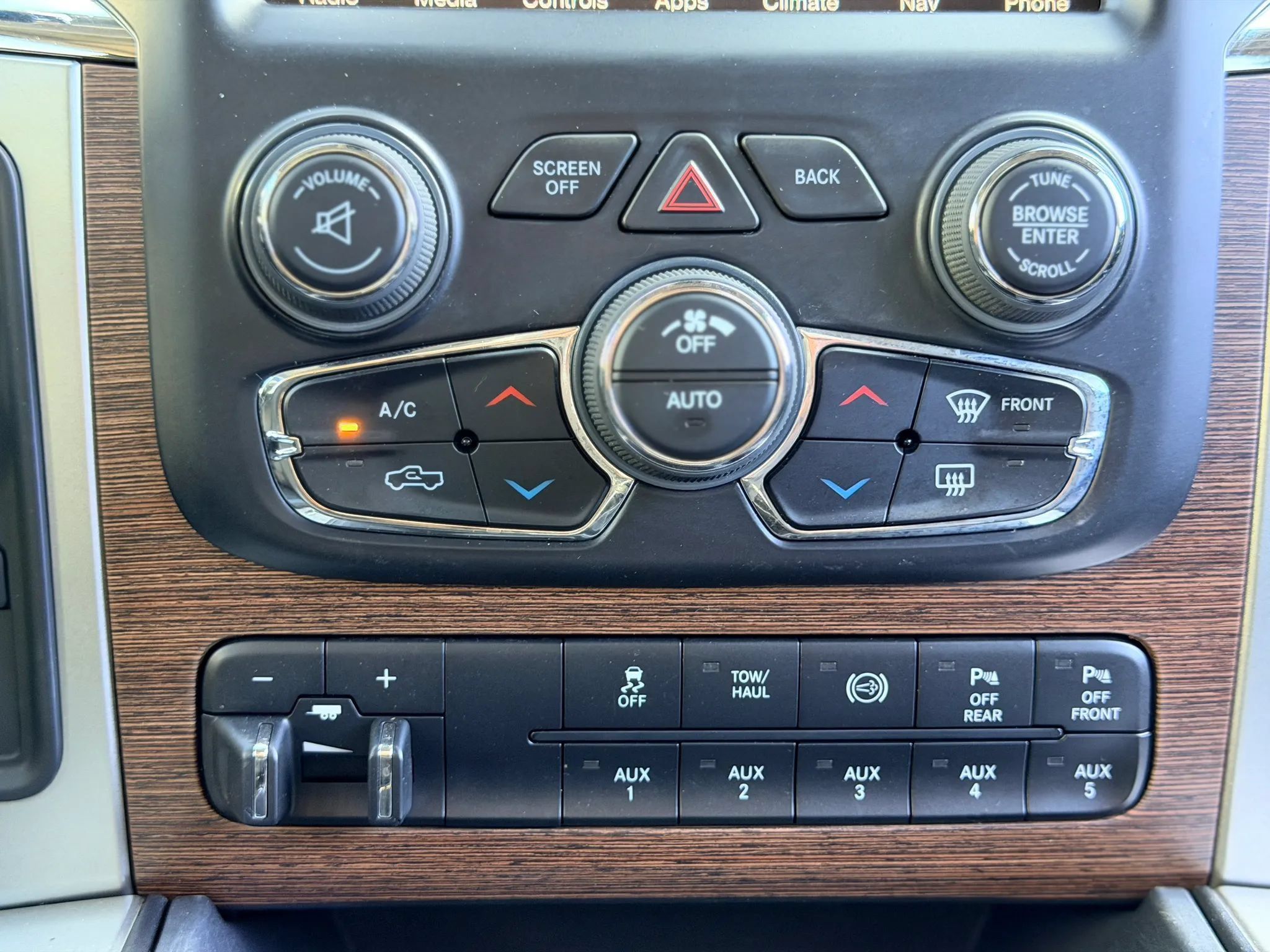 Used 2016 RAM 2500 Laramie w/ Convenience Group AWD/4WD image 24