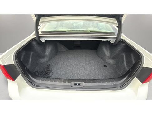 Used 2011 Buick Lucerne CXL FWD image 30
