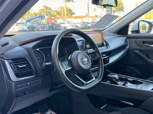 Used 2023 Nissan Rogue SV FWD image 10