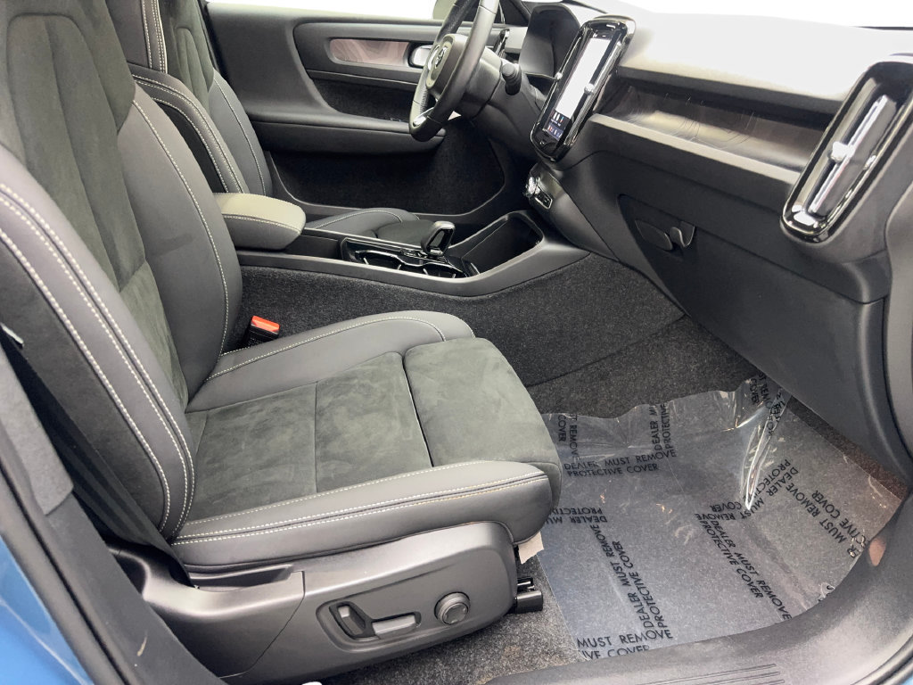 Used 2023 Volvo C40 P8 Recharge Ultimate AWD/4WD image 46