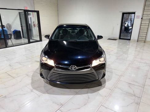Used 2017 Toyota Camry LE FWD image 2