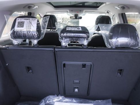 New 2025 Volkswagen Taos SE image 35