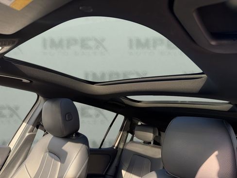 Used 2020 Mercedes-Benz GLB 250 4MATIC w/ Premium Package image 11