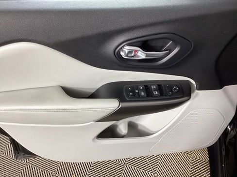 Used 2020 Jeep Cherokee Latitude Plus w/ Cold Weather Group image 15