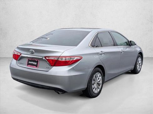 Used 2015 Toyota Camry LE image 5