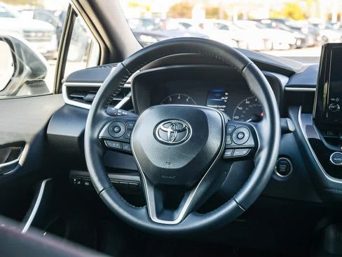 Used 2025 Toyota Corolla SE w/ Convenience Package FWD image 12