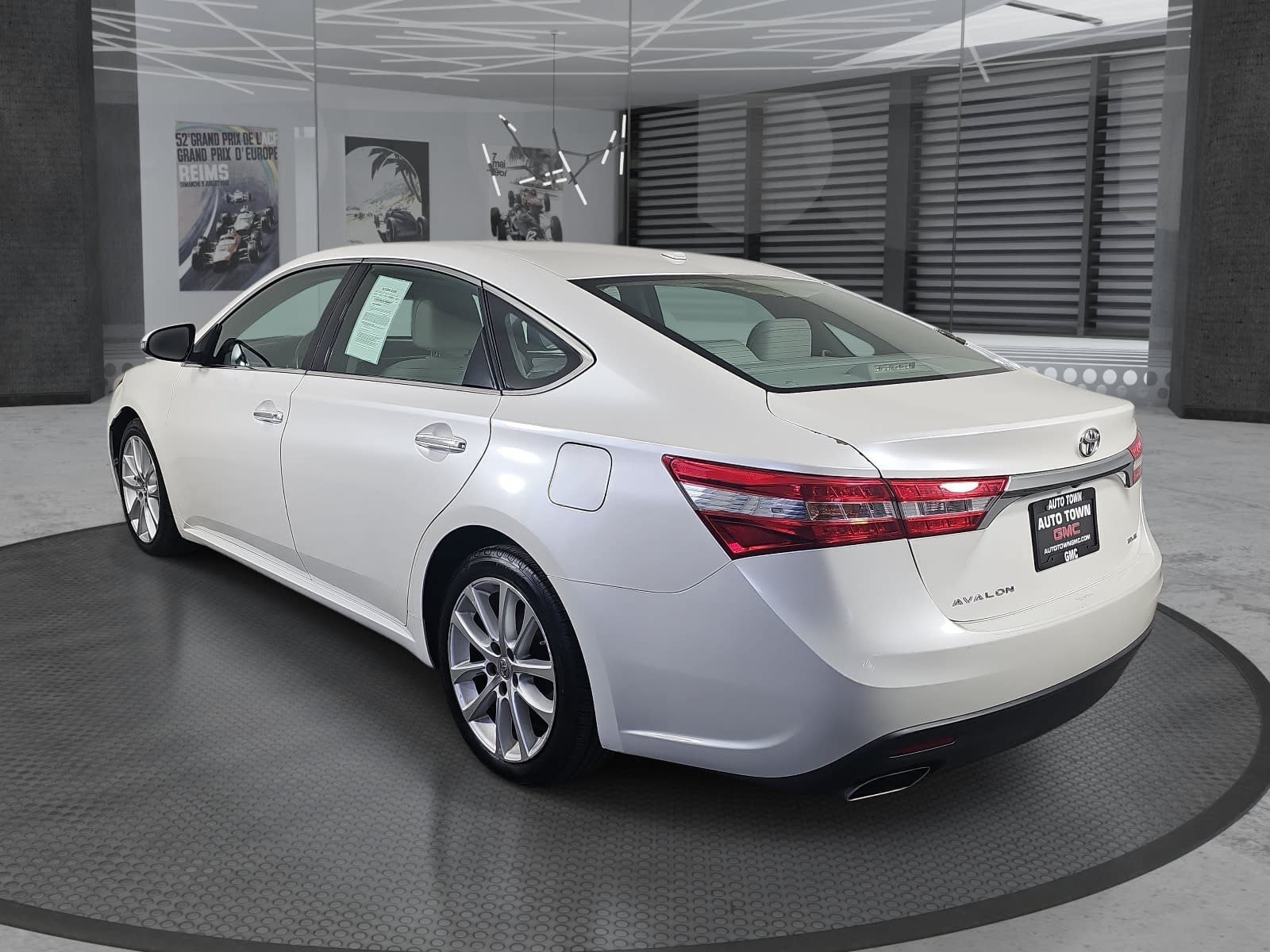 Used 2013 Toyota Avalon XLE Touring FWD image 7