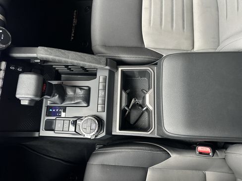 Certified 2025 Toyota Tacoma TRD Off-Road image 29