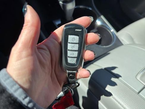 Used 2019 Toyota Highlander XLE AWD/4WD image 29
