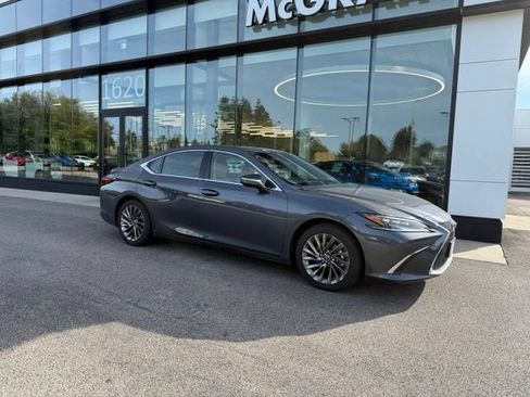 Used 2025 Lexus ES 300h Ultra Luxury w/ Accessory Package (Z2) FWD image 2