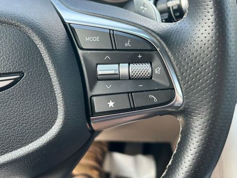 Used 2025 Genesis G70 2.5T RWD image 34