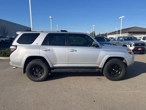 Used 2019 Toyota 4Runner SR5 Premium image 4