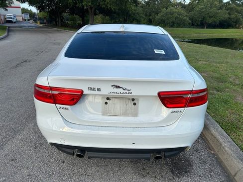 Used 2018 Jaguar XE RWD image 5