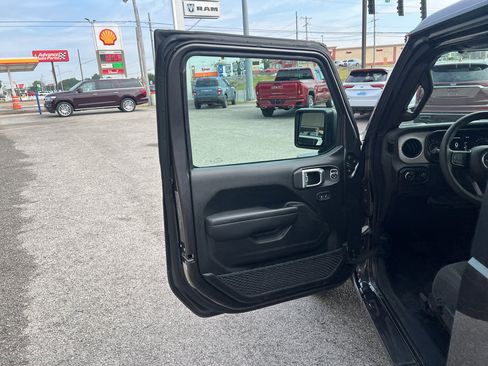 Used 2024 Jeep Wrangler Sport S image 15