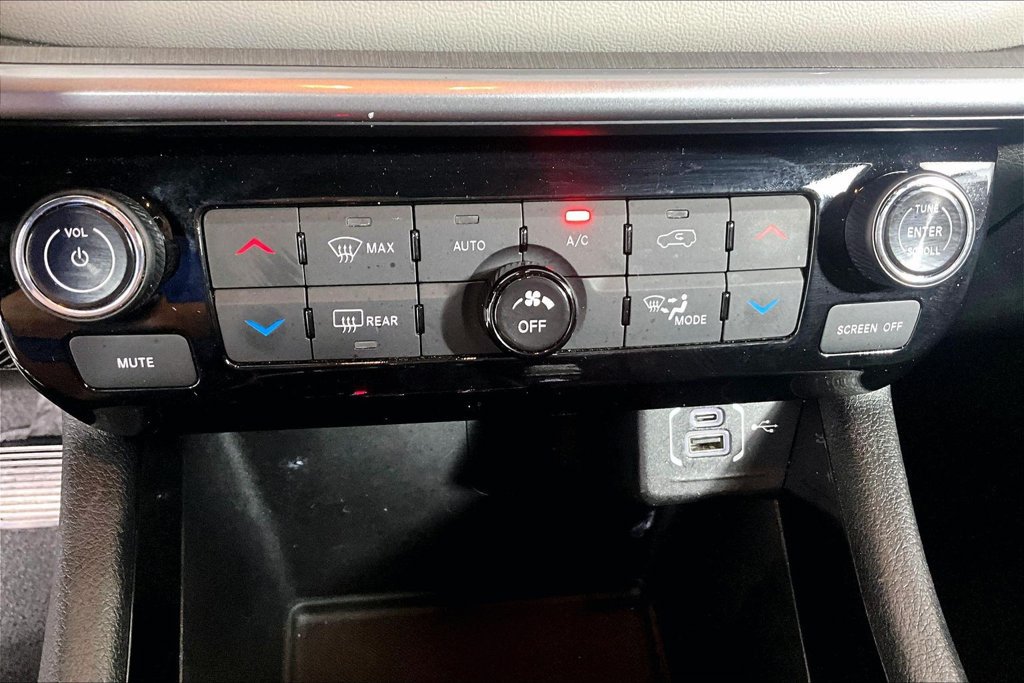 Used 2025 Jeep Compass Limited AWD/4WD image 32