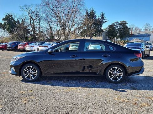 Certified 2023 Kia Forte LXS image 4