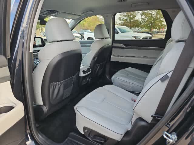 Used 2025 Hyundai Palisade SEL FWD image 16